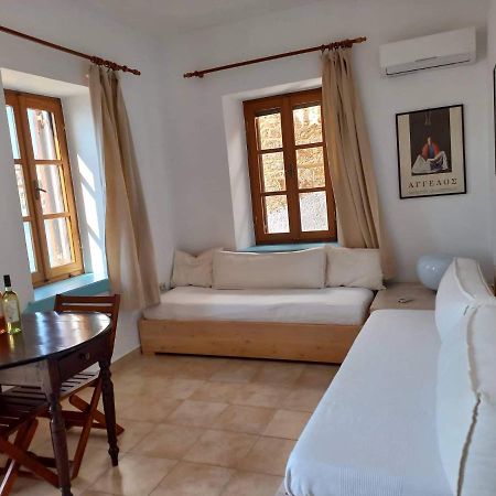 Villa Amalia Chalki Town Екстер'єр фото