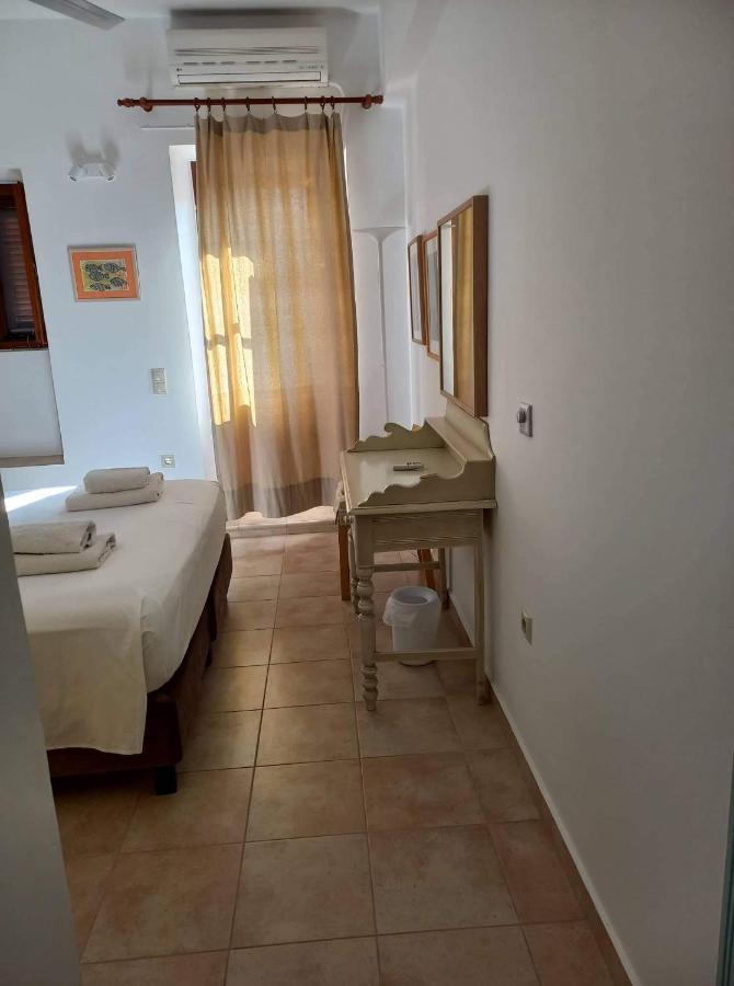 Villa Amalia Chalki Town Екстер'єр фото