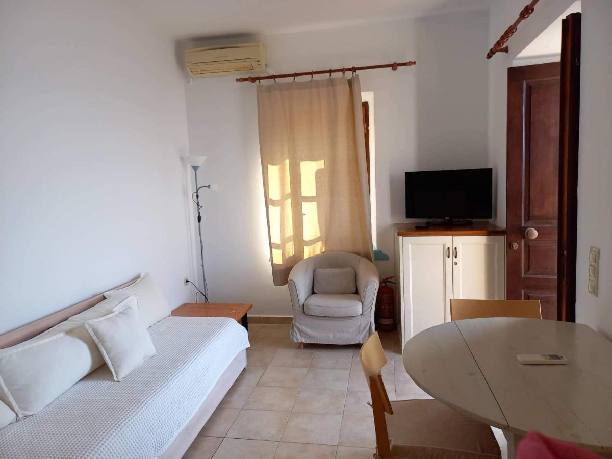 Villa Amalia Chalki Town Екстер'єр фото