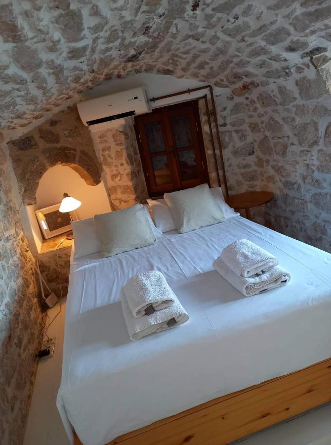 Villa Amalia Chalki Town Екстер'єр фото