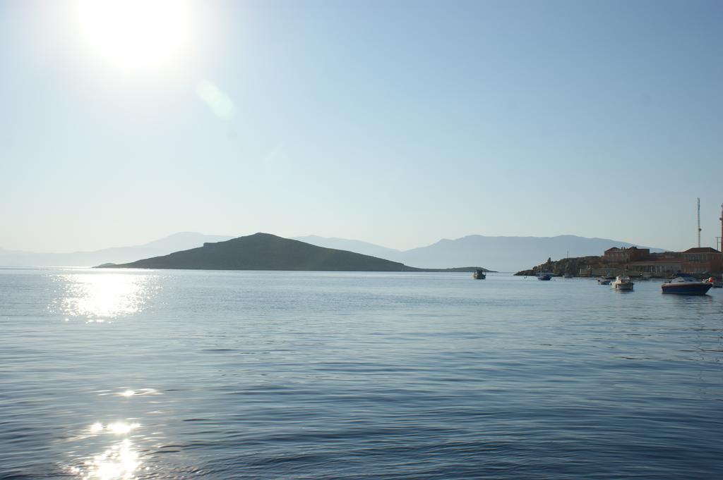 Villa Amalia Chalki Town Екстер'єр фото
